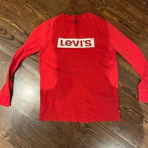 LEVI’s branded long shirt.